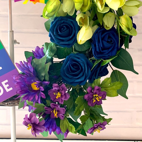 Pride wreath rainbow florals on grapevine - Picture 3 of 8